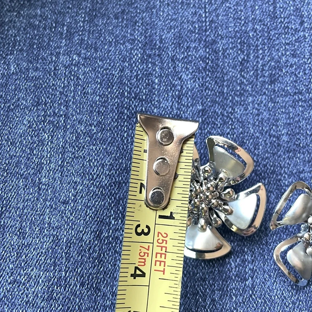 Vintage Silver Floral clip on Earrings